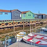 2 Bedroom Awesome In Holiday home